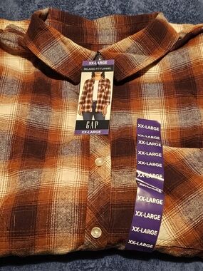 GAP Woman’s Relaxed Fit Flannel Button-Down Shirt - Brown & Cream Plaid
